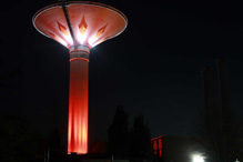 Wasserturm in Rot: Zeichen setzen für die Veranstalter